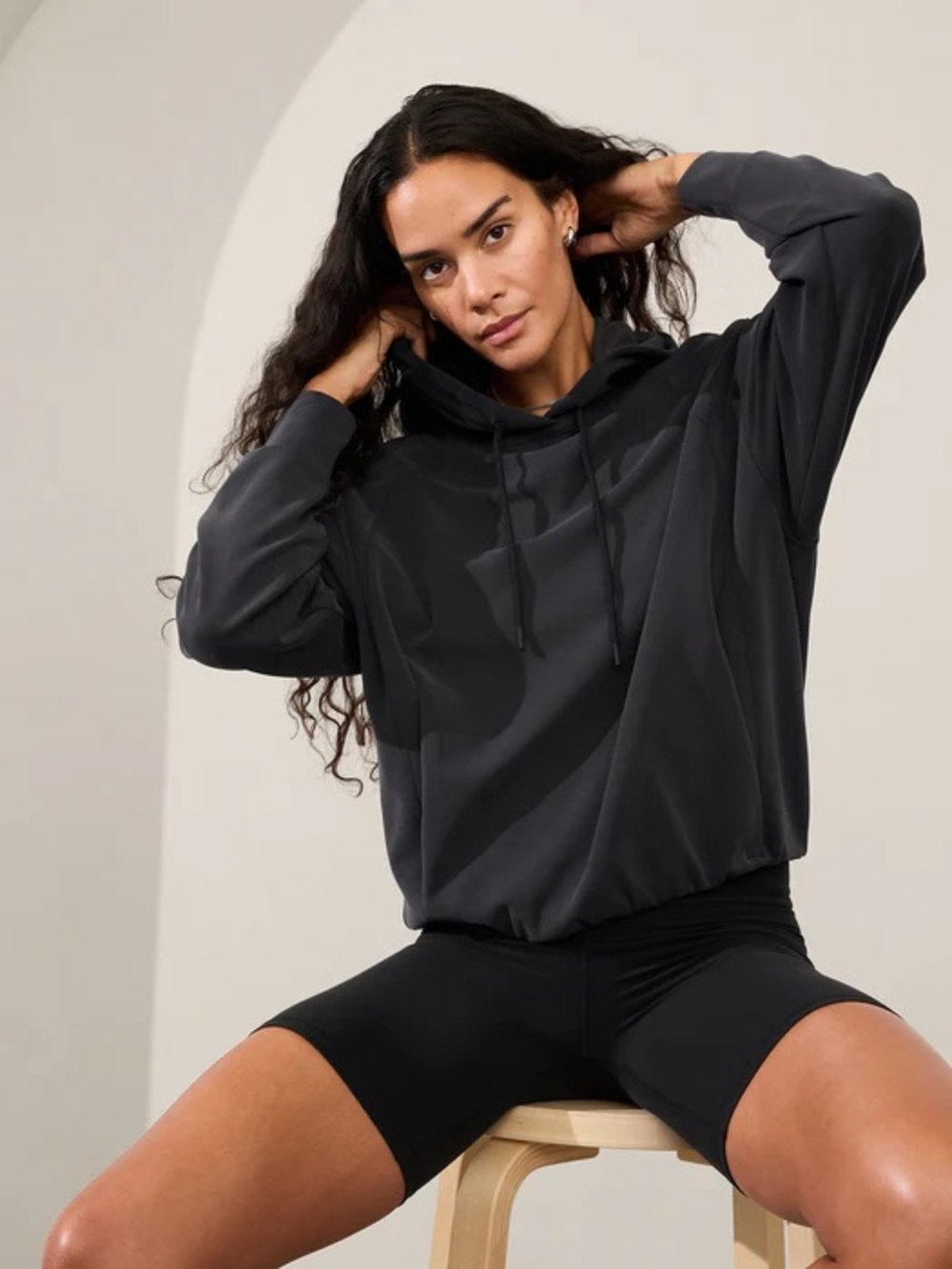 Athleta SEASOFT BUBBLE HEM HOODIE
SWEATSHIRT Washed Black Medium L53